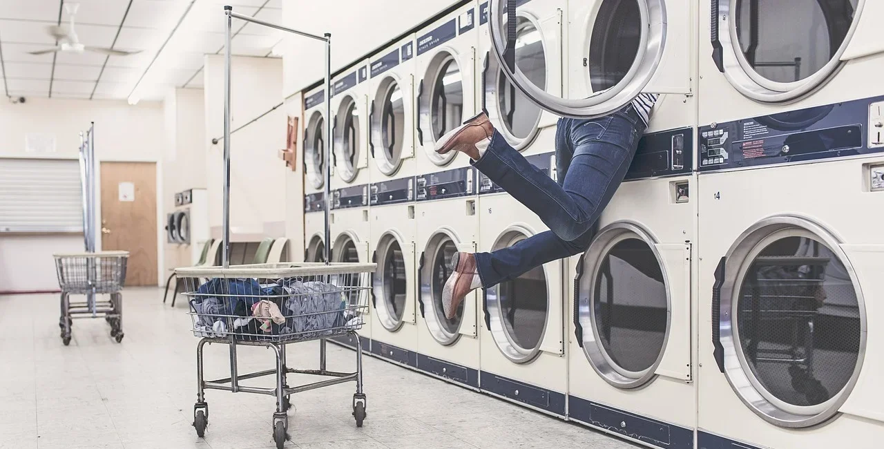 3 choses que vous ne saviez pas que vous pouvez jeter à l’intérieur de la machine à laver